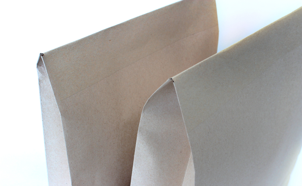 古紙100%の環境にやさしい宅配袋（大）