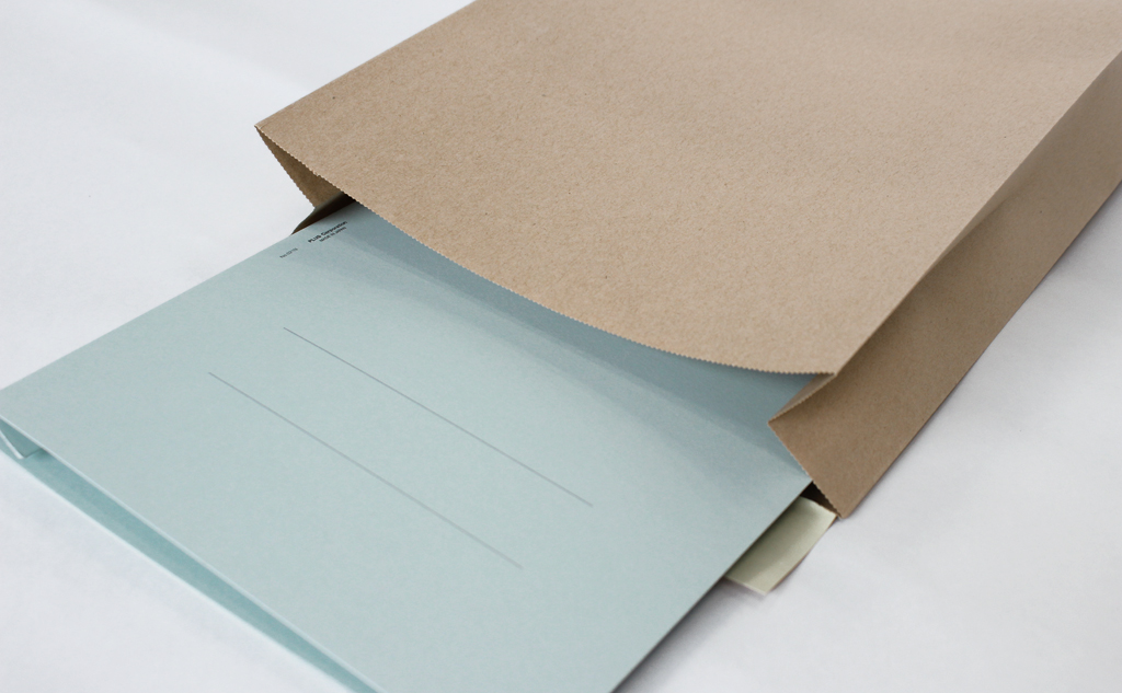 古紙100%の環境にやさしい宅配袋（小）