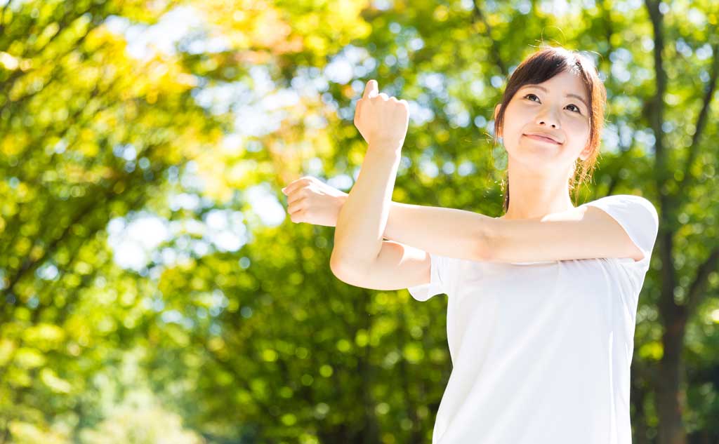 脱プラスチックに取り組んだ健康的な女性