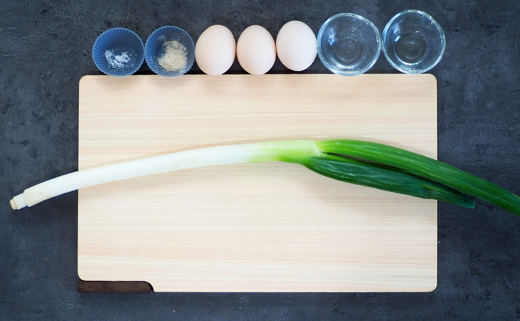 野菜くずを使ったお弁当レシピ_ねぎの青い部分入り玉子焼き_材料