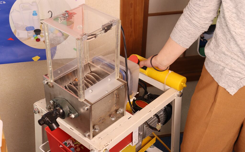 ペットボトルのフタを粉砕する手作りシュレッダー
