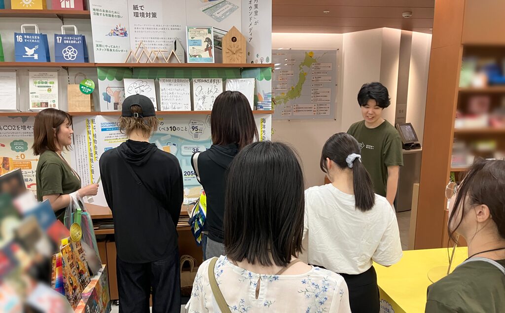 大昭和紙工産業のショールーム見学