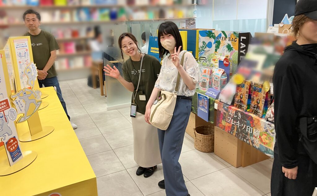 大昭和紙工産業のショールーム見学