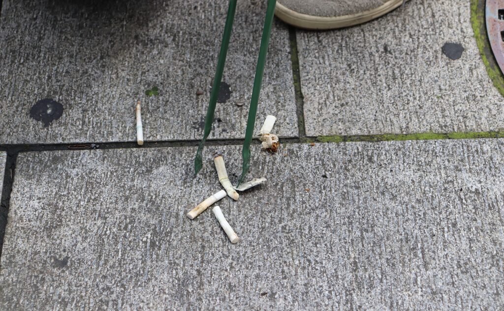 拾ったたばこの吸い殻