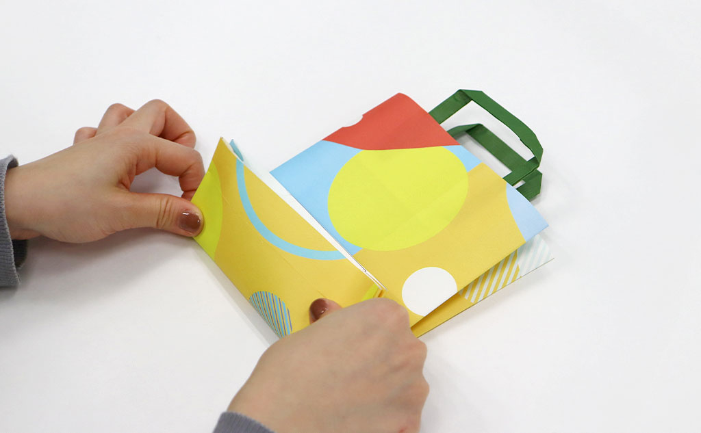 ミニ紙袋の底面を折る｜紙袋リメイク