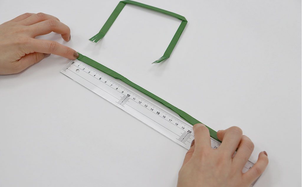 紙袋の持ち手を定規で測る｜紙袋リメイク
