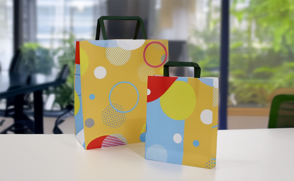 ミニ紙袋と大きな紙袋でギフトバッグに｜紙袋リメイク