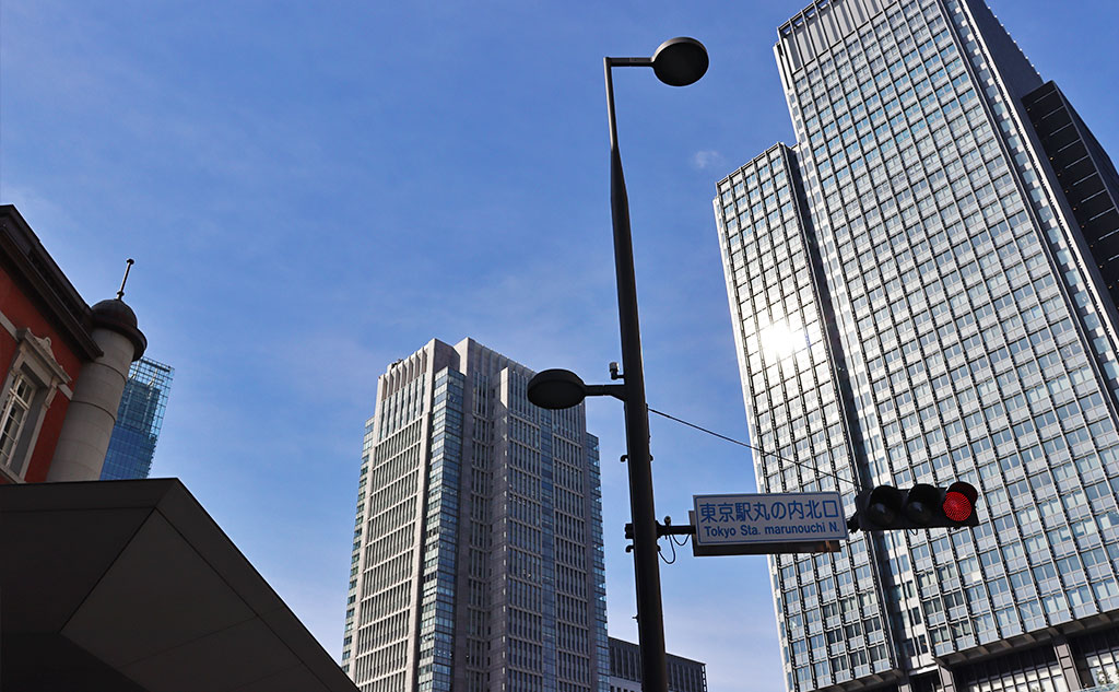 晴れた丸の内の様子