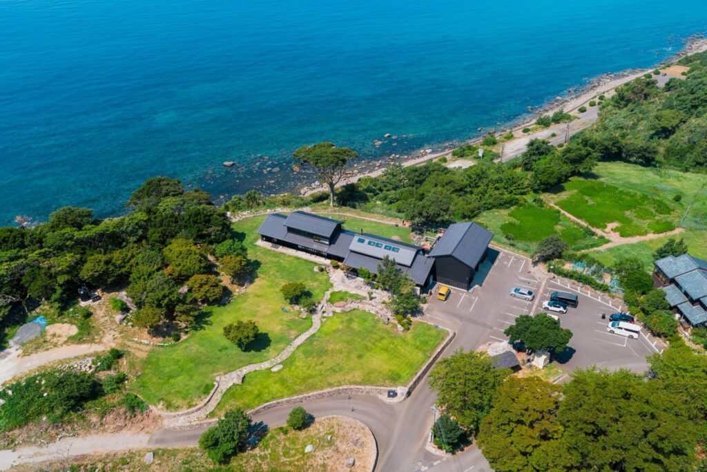 海洋プラスチックがアートに。福井「waku terrace」が貸別荘初のアップサイクル体験プランを開始！