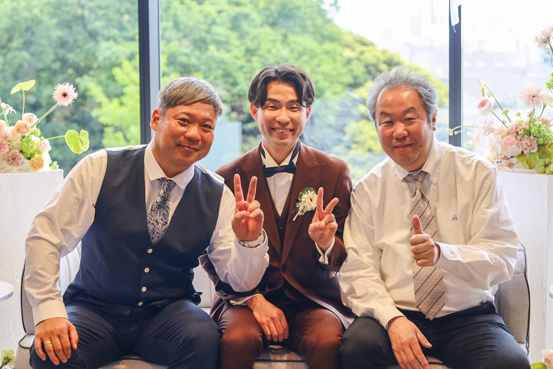 (写真右)エステック取締役 高木隆司 (写真左)エステック代表取締役 坂本学 (写真中央)エステック取締役 大村凌